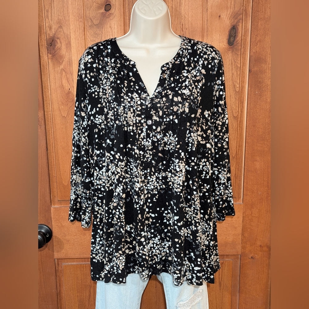 Croft & Barrow Black and White Floral‎ Tunic Blouse